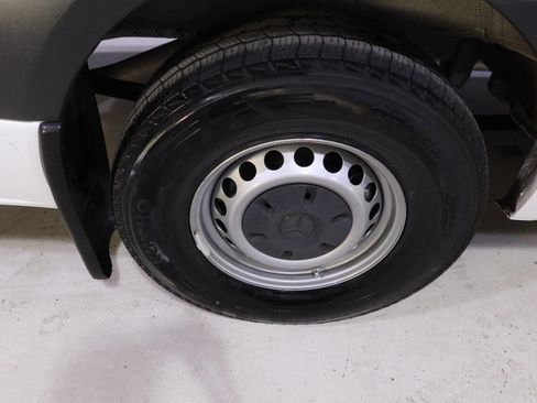 Used 2023 Mercedes-Benz Sprinter 2500 image 33