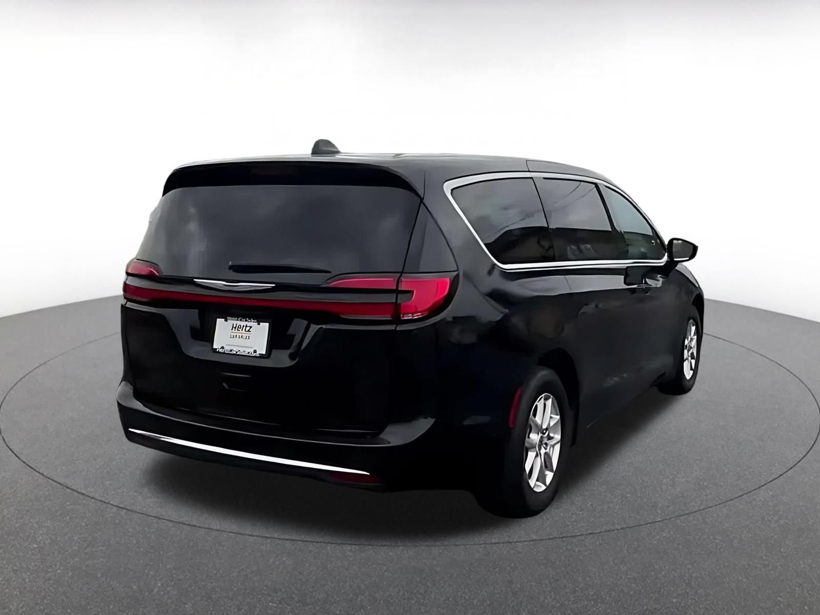 Used 2025 Chrysler Pacifica Select FWD image 13