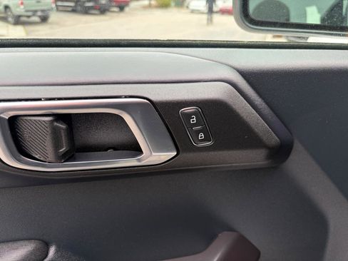 Used 2024 Ford Bronco Badlands image 11