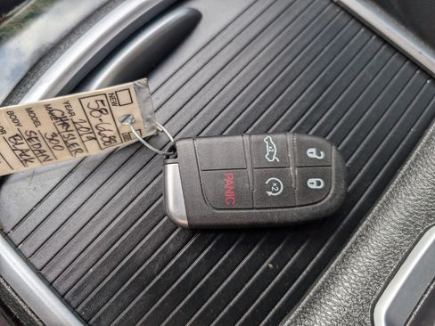 Used 2019 Chrysler 300 Limited AWD/4WD image 25