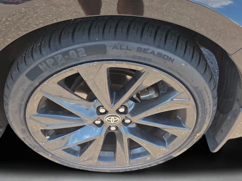 Used 2025 Toyota Corolla LE FWD image 30