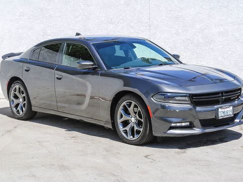Used 2018 Dodge Charger SXT Plus RWD image 3