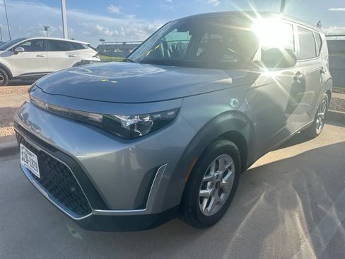 Used 2023 Kia Soul LX w/ LX Technology Package FWD image 13