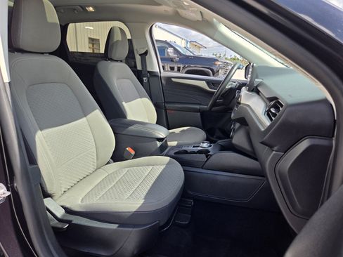 Used 2022 Ford Escape SE w/ SE Sport Appearance Package FWD image 18