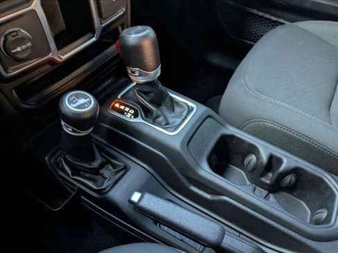 Used 2022 Jeep Wrangler Unlimited Sport image 12