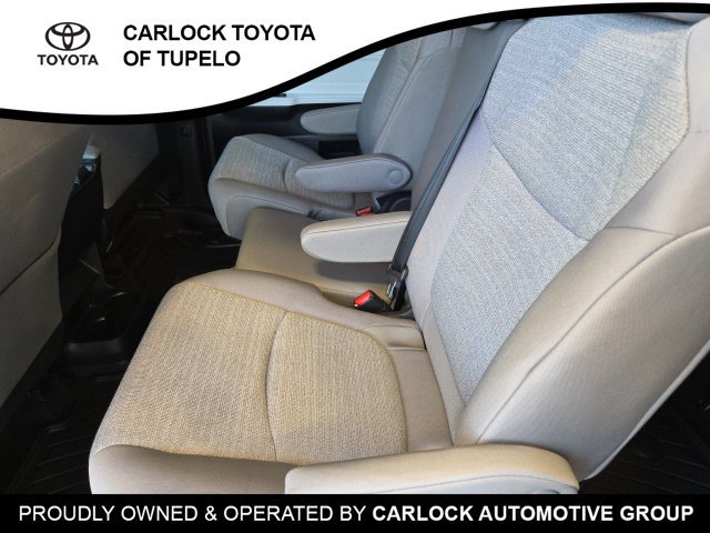 Used 2026 Toyota Sienna LE FWD image 17