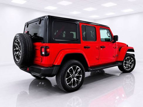 Used 2024 Jeep Wrangler Unlimited w/ Convenience Group AWD/4WD image 5