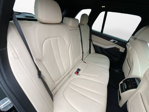 Used 2022 BMW X5 xDrive40i w/ Parking Assistance Package image 12