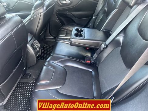 Used 2019 Jeep Cherokee Latitude Plus AWD/4WD image 34