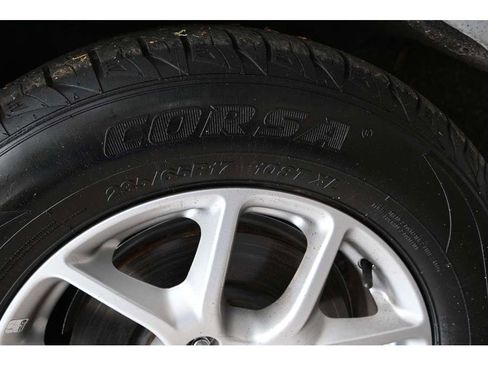 Used 2022 Chrysler Voyager LX image 12