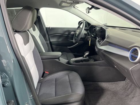 Certified 2025 Chevrolet Trax LS w/ LS Convenience Package FWD image 5