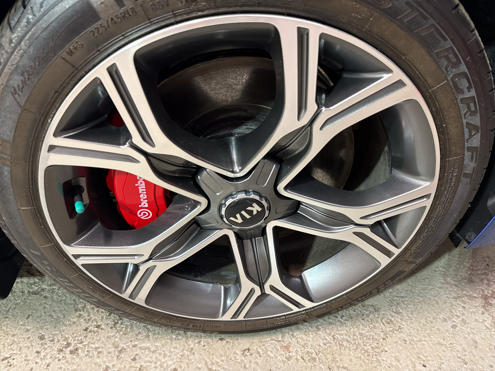 Used 2018 Kia Stinger GT1 AWD/4WD image 38