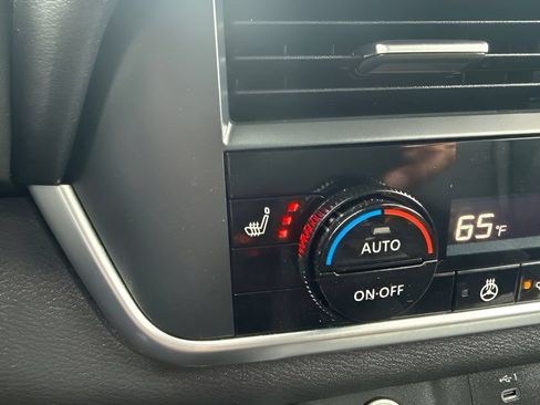 Used 2023 Nissan Rogue SV w/ SV Premium B Package AWD/4WD image 12