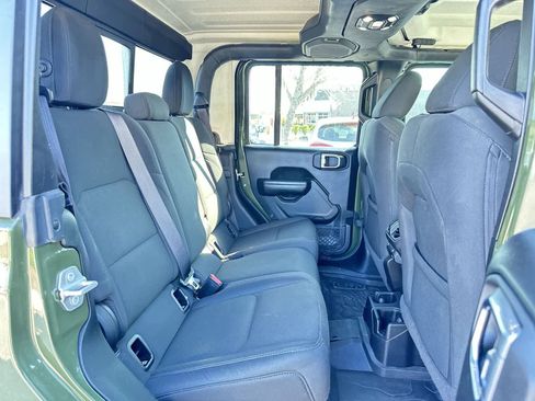 Used 2021 Jeep Gladiator Sport image 16