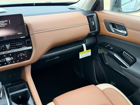 New 2026 Nissan Pathfinder Platinum image 10