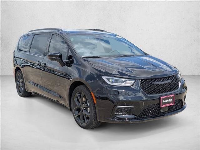 New 2026 Chrysler Pacifica Select w/ S Appearance Package FWD image 2