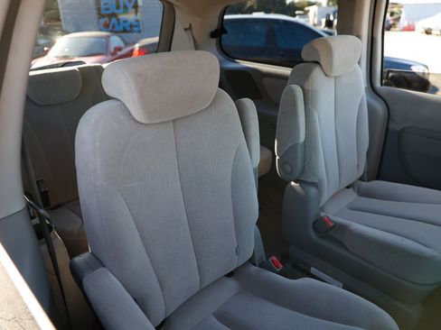 Used 2006 Kia Sedona LX image 14