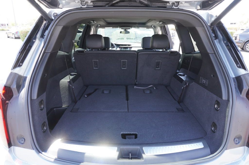 Certified 2025 Cadillac XT6 Luxury FWD image 11