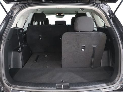 Used 2025 Kia Sorento LX FWD image 33