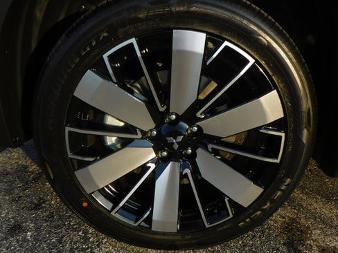 New 2025 Mitsubishi Outlander SE image 9