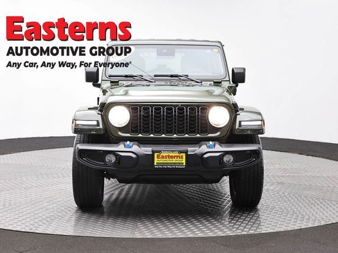 Used 2024 Jeep Wrangler Unlimited AWD/4WD image 2