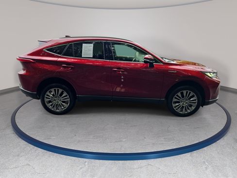 Used 2021 Toyota Venza XLE w/ Softex Package AWD/4WD image 4