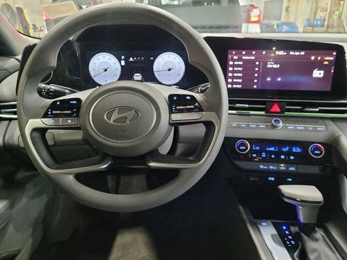 Used 2024 Hyundai Elantra SEL FWD image 22