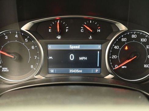 Used 2024 GMC Terrain SLT AWD/4WD image 12