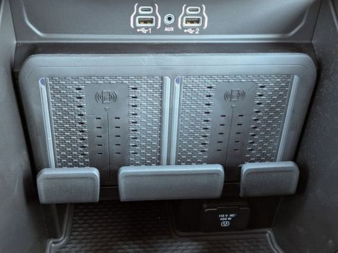 Used 2025 RAM 3500 Laramie image 31