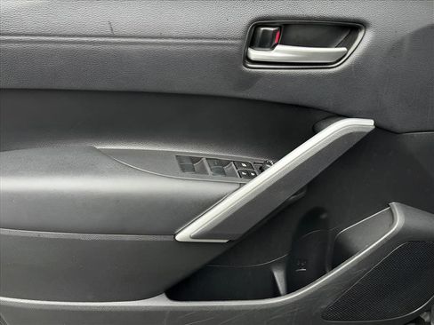 Used 2024 Toyota Corolla Cross XLE image 25