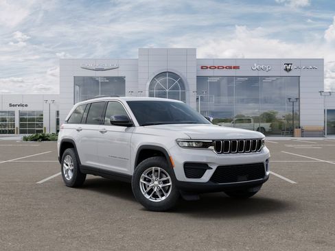 New 2025 Jeep Grand Cherokee Laredo X w/ Trailer Tow Package AWD/4WD image 5