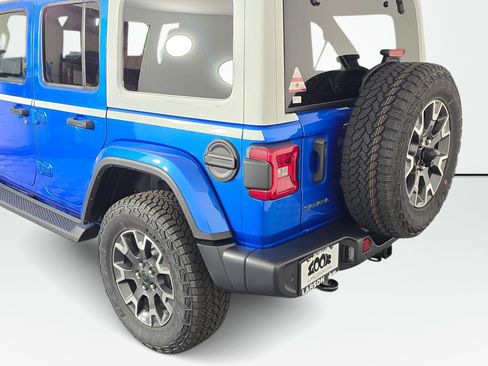 New 2026 Jeep Wrangler Unlimited Sahara w/ Whitecap Package AWD/4WD image 15