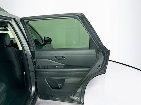 Used 2024 Nissan Pathfinder SV image 27