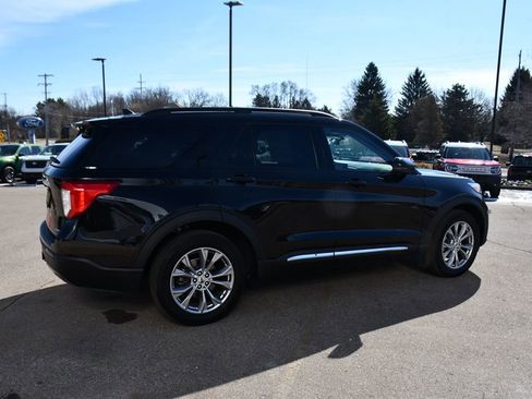 Used 2023 Ford Explorer XLT w/ Equipment Group 202A image 7