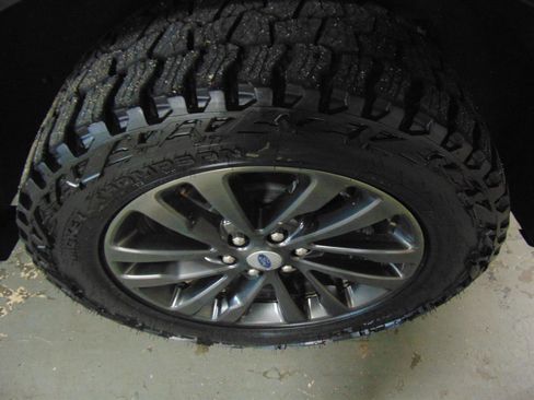 Used 2021 Ford Expedition Limited image 6