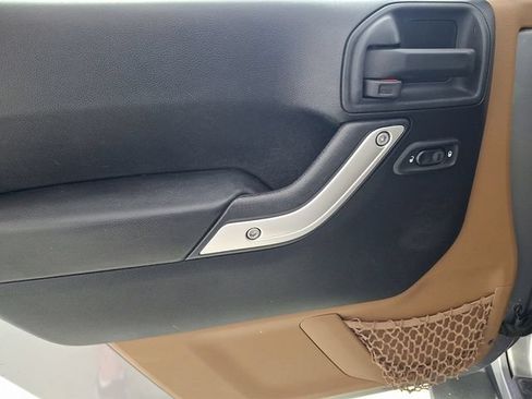 Used 2016 Jeep Wrangler Unlimited Sahara w/ Dual Top Group AWD/4WD image 14