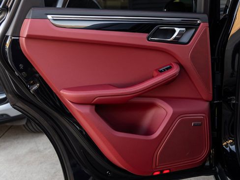 New 2026 Porsche Macan image 34