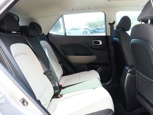 Used 2023 Hyundai Venue SEL image 27