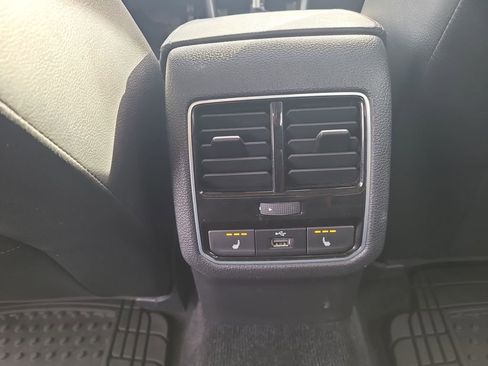 Used 2016 Volkswagen Passat 1.8T SEL Premium image 36