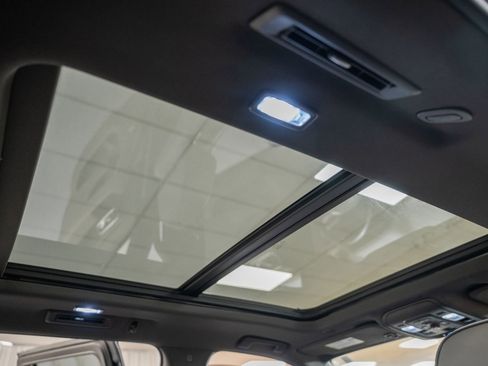 Used 2023 GMC Yukon XL SLT w/ SLT Premium Package image 41