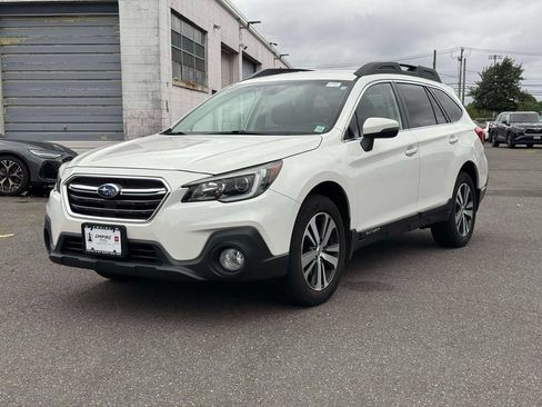 Used 2019 Subaru Outback 2.5i Limited AWD/4WD image 3