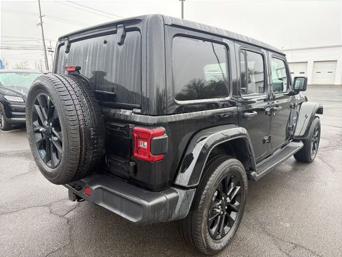 Used 2022 Jeep Wrangler Unlimited Sahara w/ Cold Weather Group AWD/4WD image 6