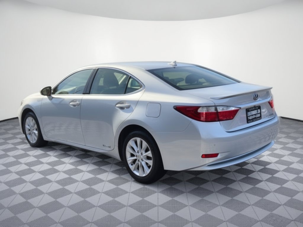 Used 2014 Lexus ES 300h w/ Premium Package w/Bamboo Trim FWD image 3