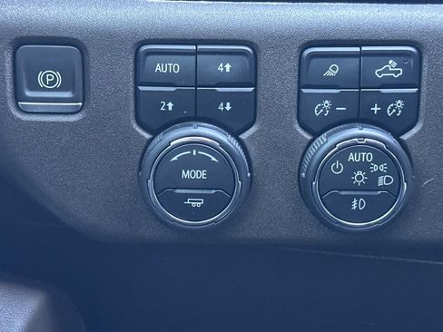 Used 2024 Chevrolet Silverado 3500 LTZ w/ LTZ Convenience Package image 26