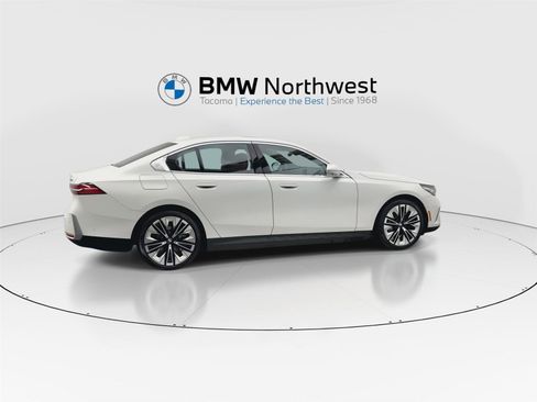 Used 2026 BMW i5 eDrive40 image 4