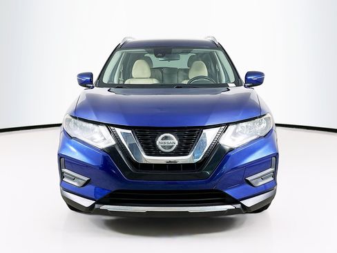 Used 2020 Nissan Rogue SV FWD image 2