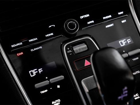 Used 2019 Porsche Panamera image 27