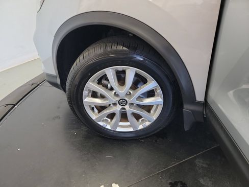 Used 2021 Nissan Rogue Sport SV FWD image 29