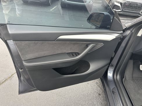 Used 2023 Tesla Model Y Performance image 12