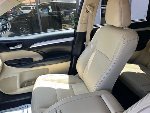 Used 2017 Toyota Highlander XLE w/ Protection Package #3 AWD/4WD image 12